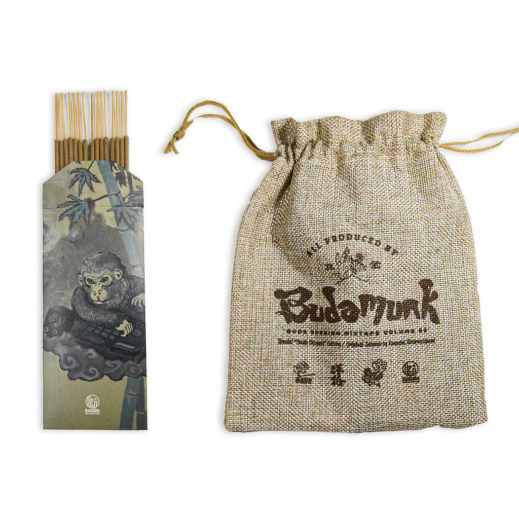 妖怪画家ヨハクが描いたkuumbaとkingtoneのコラボ商品用のイラストと文字