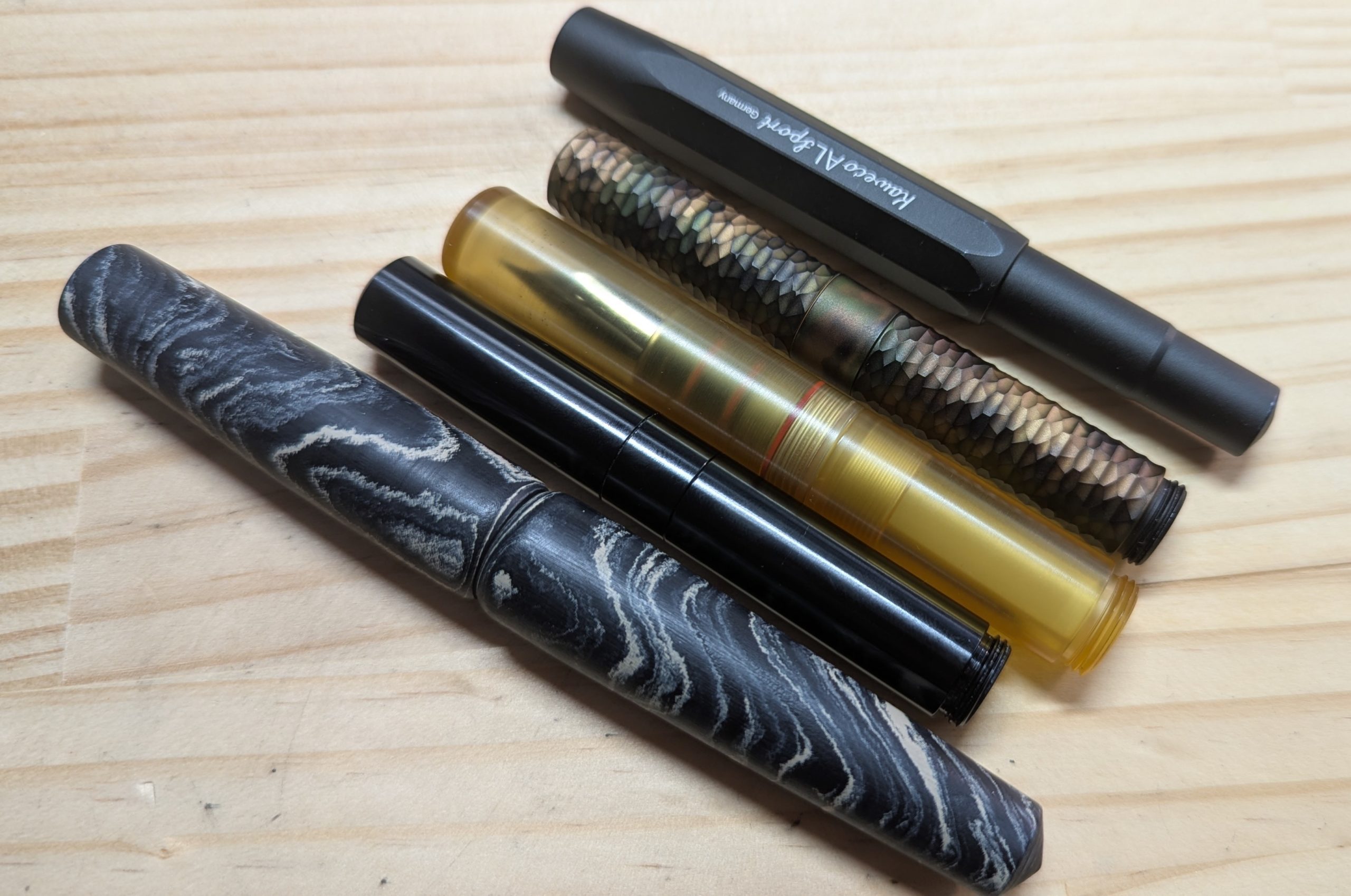 妖怪画家ヨハクがいつも使っている万年筆たち