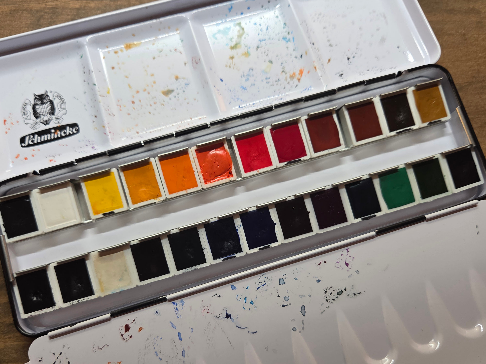 schminckeの固形の透明水彩絵具のパレット